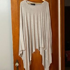 AKIRA Grey handkerchief sleeve top